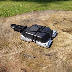 Appareil à raclette à la bougie adapté pour la randonnée et pour la maison.