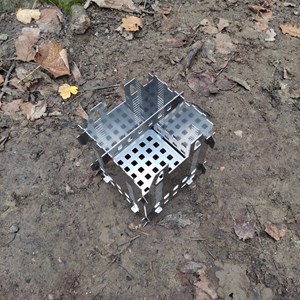 Réchaud à bois compact et polyvalent