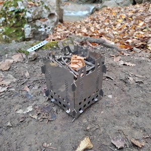 Réchaud à bois compact et polyvalent