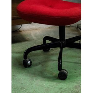 Jakob, le fauteuil rouge knoll n°554