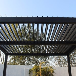 Hydra pergola bioclimatique 4x3m structure en aluminium noir