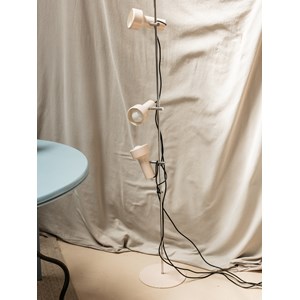 Julien, le lampadaire en plastique n°133