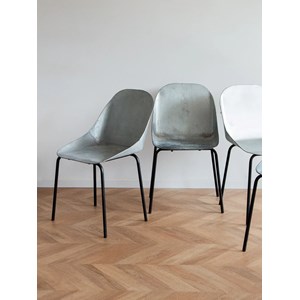 Alma, la paire de chaises en métal n°770