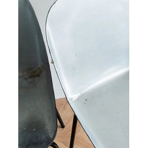 Alma, la paire de chaises en métal n°770