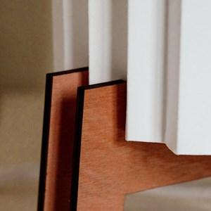 Lampe de table moderne en papier et bois pour intérieurs chaleureux