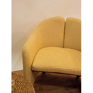 Jakob, le fauteuil en tissu jaune n°587
