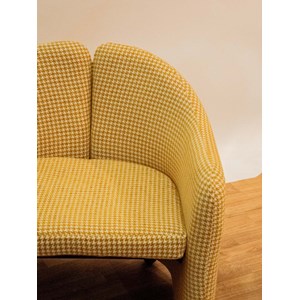 Jakob, le fauteuil en tissu jaune n°587