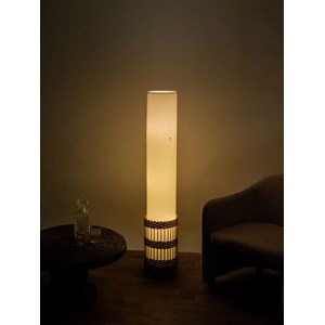 Julien, le lampadaire fin en rotin n°149