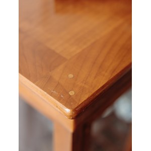 Victoria, la vitrine basse en bois n°65