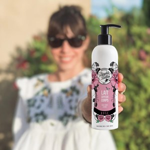 Lait soyeux corps rose 240 ml