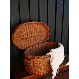 Ancienne malle en osier chinée