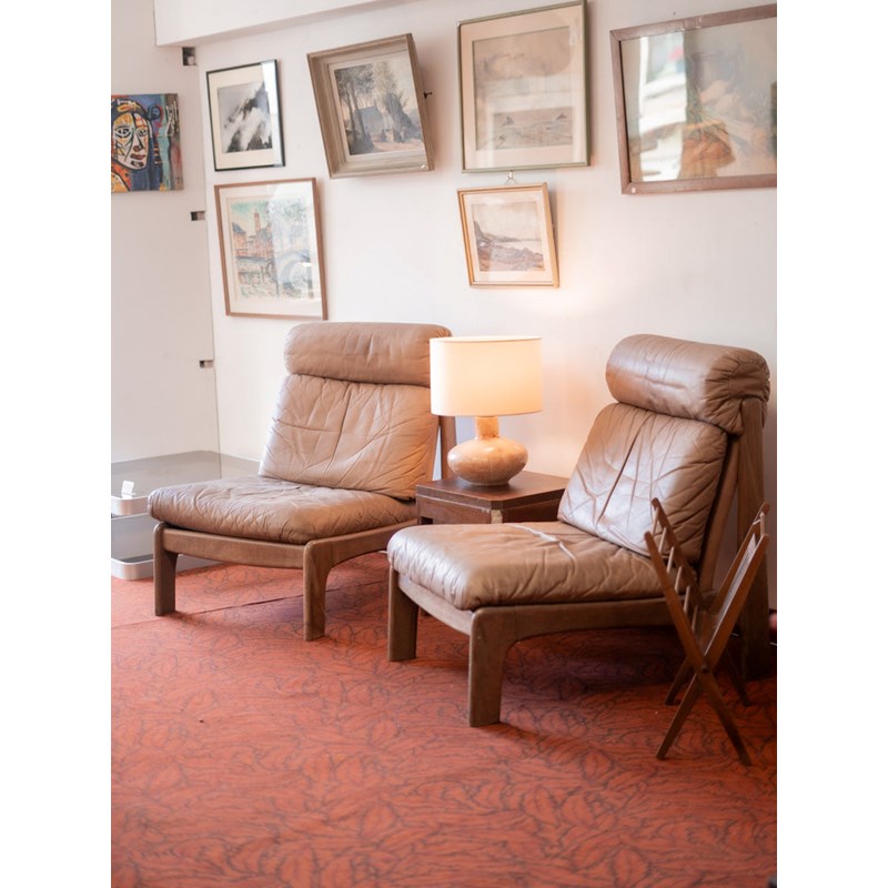 Paire de fauteuils en cuir n°602