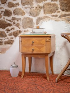 Odile, la table de chevet en bois n°546