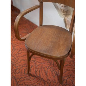 Jakob, le fauteuil en bois n°596