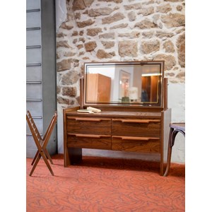 Louise, la coiffeuse en bois n°167