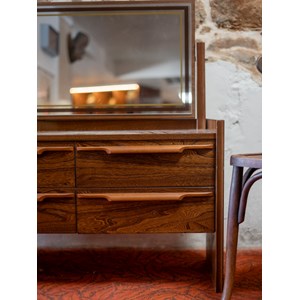 Louise, la coiffeuse en bois n°167