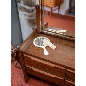 Louise, la coiffeuse en bois n°167