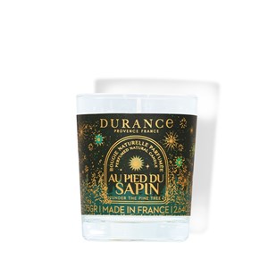 Petite bougie parfumée au pied du sapin