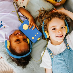 Lunii - ma fabrique à histoires bleue avec son casque assorti bleu et sa