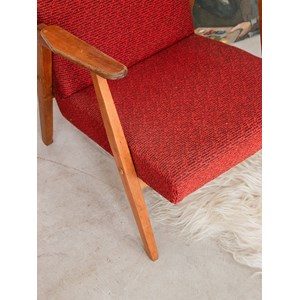 Jakob, le fauteuil rouge en bois n°616
