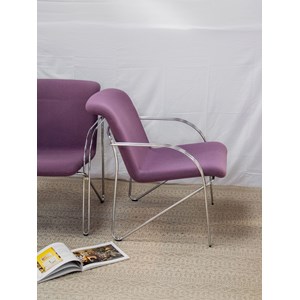 Jakob, le fauteuil violet en métal n°634