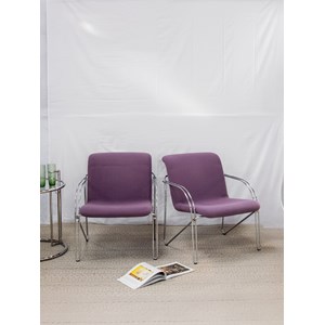 Jakob, le fauteuil violet en métal n°634