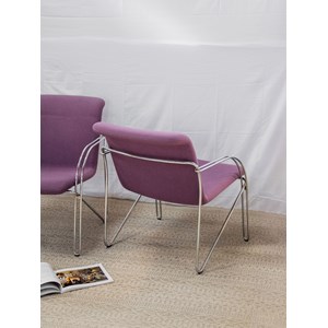 Jakob, le fauteuil violet en métal n°634