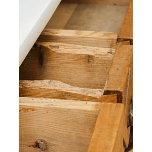 Romy, la table à manger en bois n°395