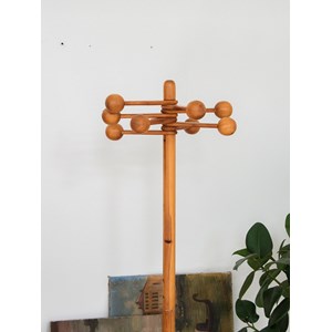 Charlie, le porte-manteaux en bois n°138
