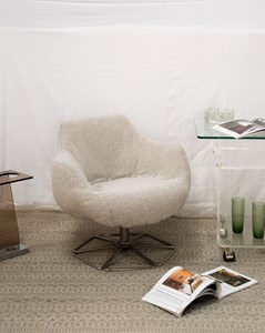 Jakob, le fauteuil bas en tissu n°633