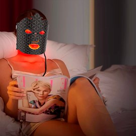 Masque facial en silicone pour traitement de lumière led avec 7 couleurs.