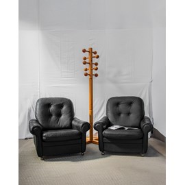 Jakob, la paire de fauteuils noirs n°641