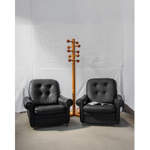 Jakob, la paire de fauteuils noirs n°641