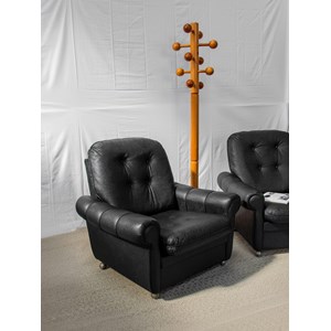 Jakob, la paire de fauteuils noirs n°641