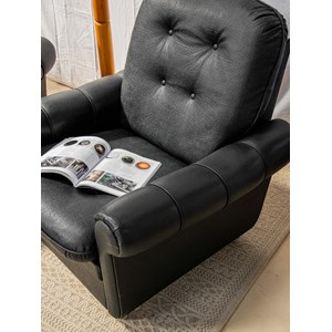 Jakob, la paire de fauteuils noirs n°641