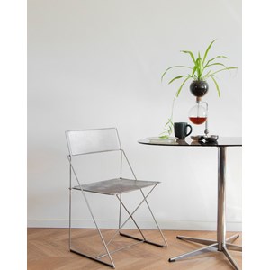 Alma, la chaise en acier chromé n°837