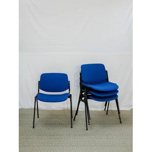 Lot de chaises giancarlo piretti n°842