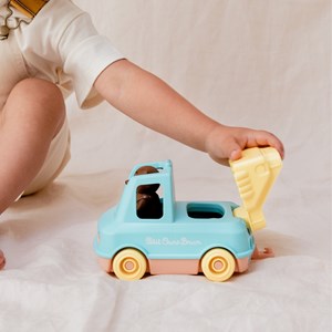 Le camion pompier made in france en matière recyclée de petit ours brun