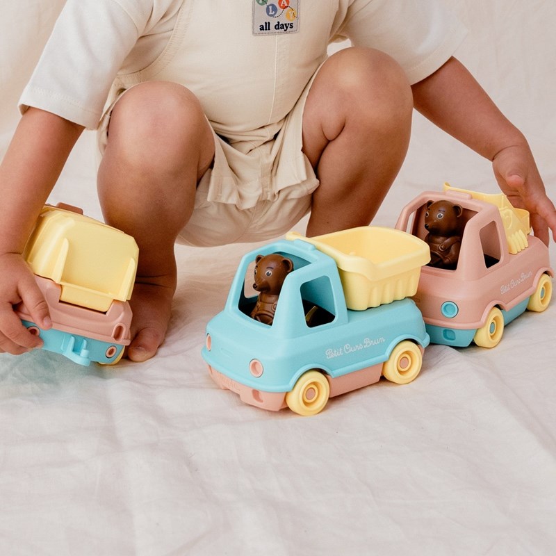 Le Jouet Simple - Le camion benne made in france en matière recyclée de petit ours brun