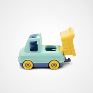 Le camion benne made in france en matière recyclée de mr renard