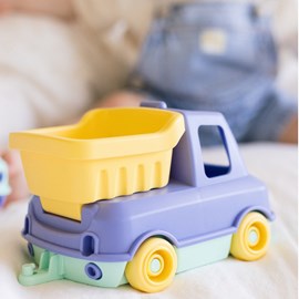 Le camion benne made in france en matière recyclée de mr renard