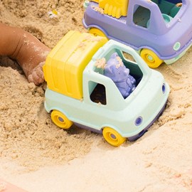 Le camion poubelle made in france en matière recyclée de mr renard