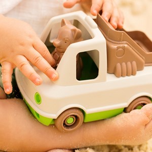 Le camion pompier made in france en matière recyclée de mr renard