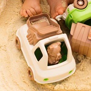 Le camion pompier made in france en matière recyclée de mr renard