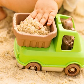 Le camion benne made in france en matière recyclée de mr renard