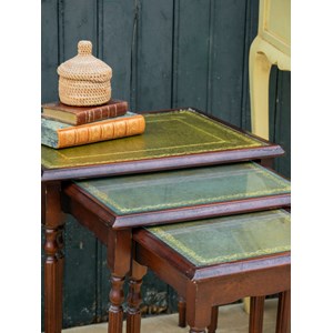 Lot de 3 tables gigognes en bois n°81