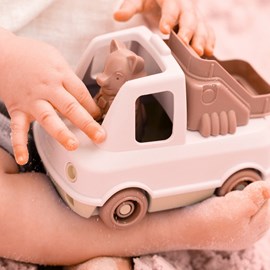 Le camion pompier made in france en matière recyclée de mr renard