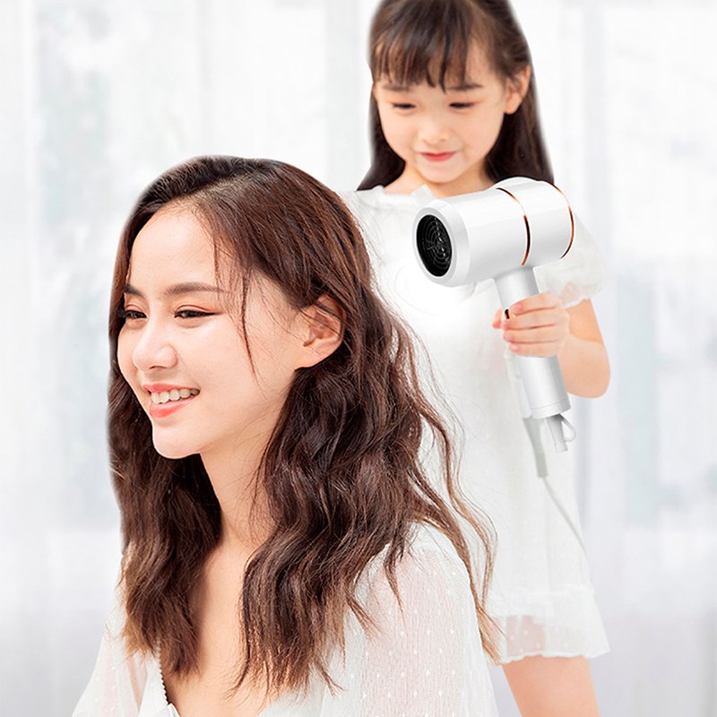 Séchoir ionique avec 800w, lumière bleue hydratante et 3 niveaux de vitesse.