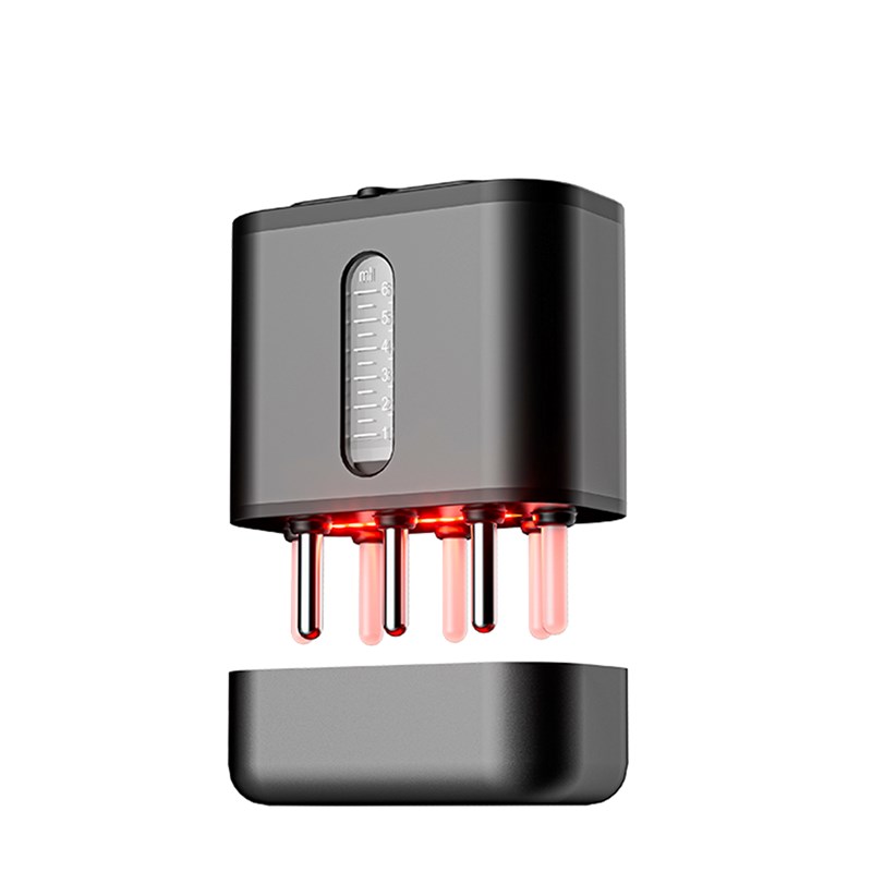 Applicateur de lotions/médicaments capillaires avec traitement de lumière.