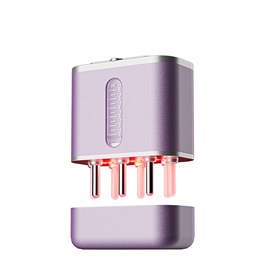 Applicateur de lotions/médicaments capillaires avec traitement de lumière.